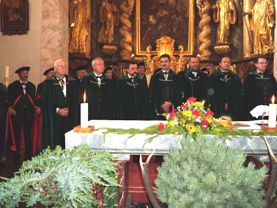 Gruppenbild vor Altar